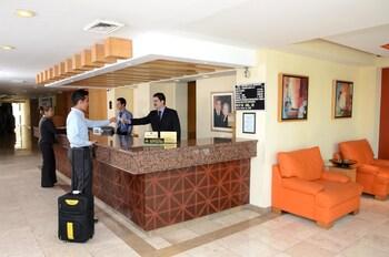 Hotel Plaza Calzada Монтеррей Экстерьер фото