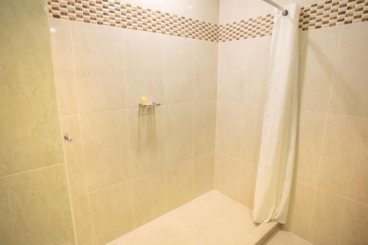 Hotel Plaza Calzada Монтеррей Экстерьер фото